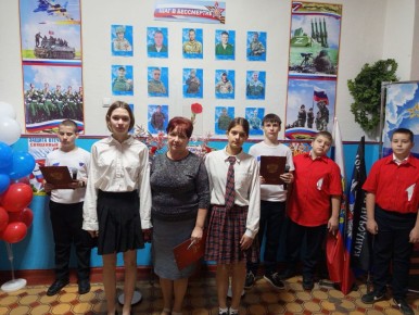 Сегодня, 08 декабря 2025 года, в ГБОУ «ОШ № 20 Г.О. МАКЕЕВКА» состоялось торжественное открытие Стены Памяти выпускников школы, погибших при исполнении воинского долга