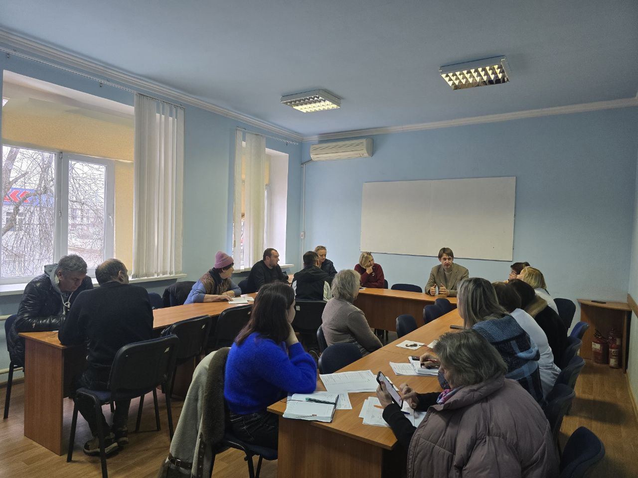 Сегодня, 8 декабря, первый заместитель руководителя Управы Кировского внутригородского района Администрации городского округа Макеевка Донецкой Народной Республики Алексей Еськов провел встречу с трудовым коллективом филиала... Сегодня, 8 декабря, первый заместитель руководителя Управы Кировского внутригородского района Администрации городского округа Макеевка Донецкой Народной Республики Алексей Еськов провел встречу с трудовым коллективом филиала...