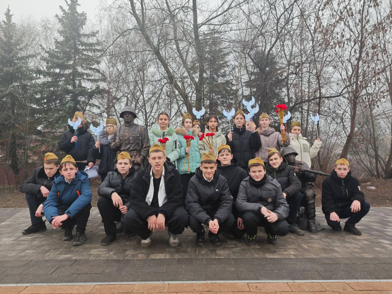 3 декабря учащиеся ГБОУ "СШ № 86 Г.О. МАКЕЕВКА" и ГБОУ "СШ № 108 Г.О. МАКЕЕВКА" приняли участие в акции "Красная гвоздика", приуроченной этому важному дню 3 декабря учащиеся ГБОУ "СШ № 86 Г.О. МАКЕЕВКА" и ГБОУ "СШ № 108 Г.О. МАКЕЕВКА" приняли участие в акции "Красная гвоздика", приуроченной этому важному дню