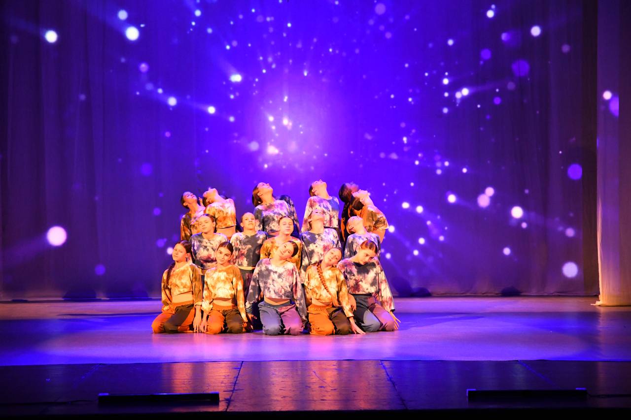 1 декабря Макеевке с большим успехом прошёл праздничный концерт, посвященный 90-летнему юбилею Дворца детского и юношеского творчества 1 декабря Макеевке с большим успехом прошёл праздничный концерт, посвященный 90-летнему юбилею Дворца детского и юношеского творчества