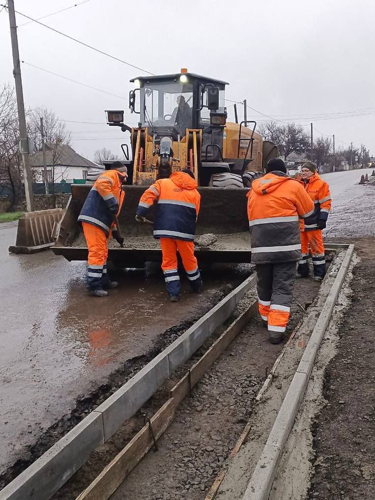 Продолжаем работы в рамках зимнего содержания автомобильных дорог общего пользования Продолжаем работы в рамках зимнего содержания автомобильных дорог общего пользования