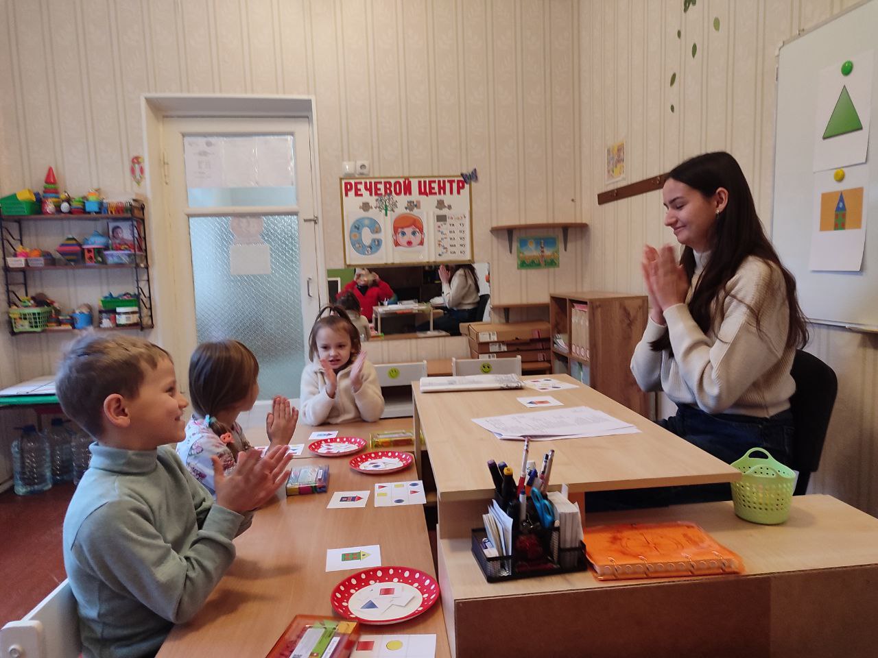 На базе ГКДОУ "ДЕТСКИЙ САД № 152 Г. О.МАКЕЕВКА" ДНР регулярно проходят практику студенты Донецкого Национального Университета, где на практике молодым специалистам предоставляют возможность совершенствовать свои умения... На базе ГКДОУ "ДЕТСКИЙ САД № 152 Г. О.МАКЕЕВКА" ДНР регулярно проходят практику студенты Донецкого Национального Университета, где на практике молодым специалистам предоставляют возможность совершенствовать свои умения...