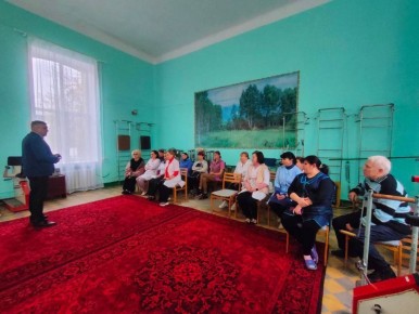 Сегодня, 17 декабря, руководитель Управы Кировского внутригородского района Администрации городского округа Макеевка Донецкой Народной Республики Андрей Хорошко провел встречу с трудовым коллективом Государственного...