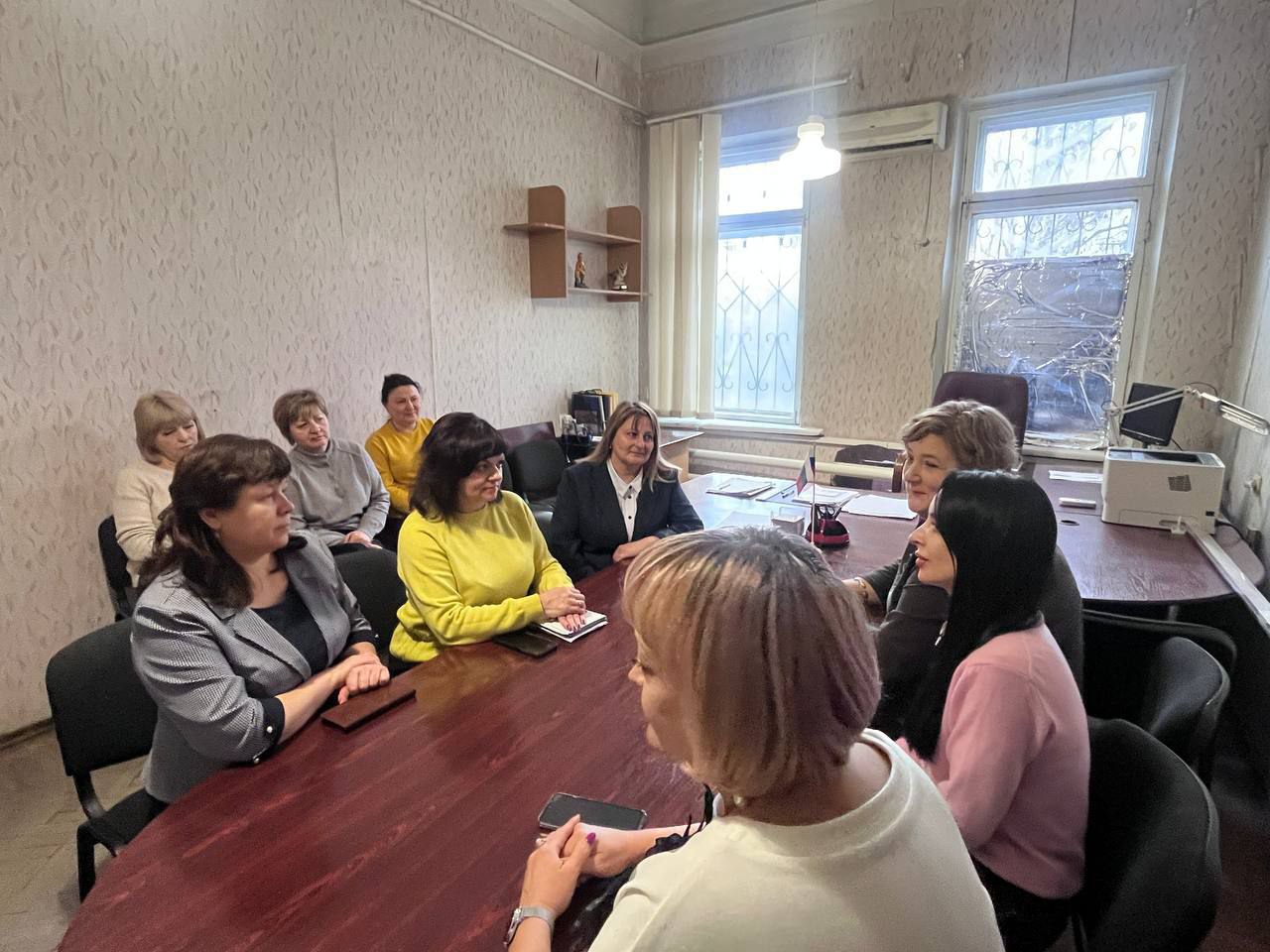 Сегодня, 17 декабря, в рамках поручения Главы ДНР Дениса Пушилина, заместитель руководителя Управы Центрально-Городского внутригородского района Лариса Онищенко и депутат Макеевского городского совета Яна Мусацкая провели... Сегодня, 17 декабря, в рамках поручения Главы ДНР Дениса Пушилина, заместитель руководителя Управы Центрально-Городского внутригородского района Лариса Онищенко и депутат Макеевского городского совета Яна Мусацкая провели...