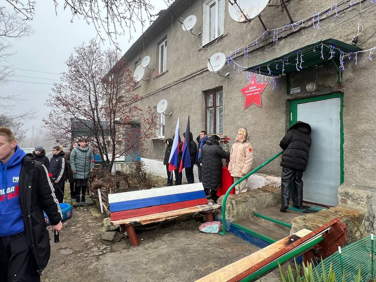 Давай помолчим и помянем с тобою Давай помолчим и помянем с тобою