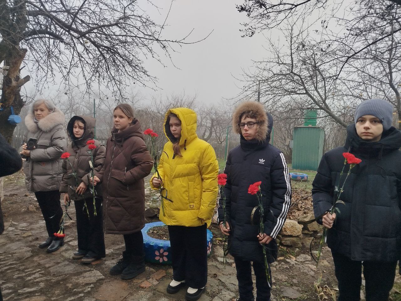 Давай помолчим и помянем с тобою Давай помолчим и помянем с тобою