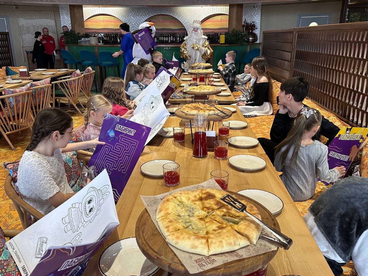 Новый год – время, когда даже самые серьезные взрослые начинают верить в чудеса, а уж для детей это и вовсе самая волшебная ночь в году! Новый год – время, когда даже самые серьезные взрослые начинают верить в чудеса, а уж для детей это и вовсе самая волшебная ночь в году!