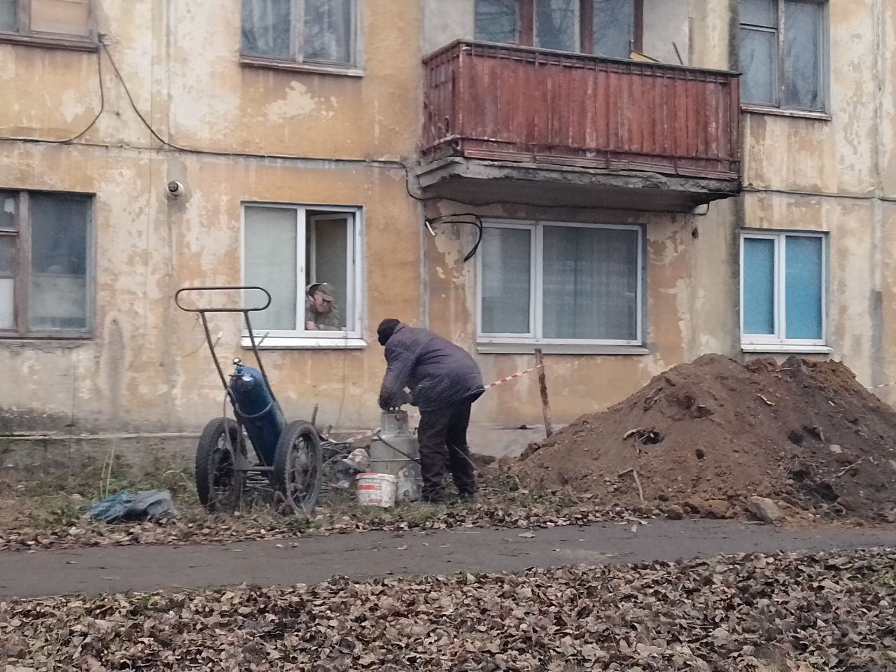 Сегодня, 19 декабря, совместными силами Макеевского филиала УНКО "Единый региональный фонд по управлению многоквартирными домами на территории Донецкой Народной Республики" и Филиала "Макеевское ПУВКХ" ГУП ДНР "Вода...