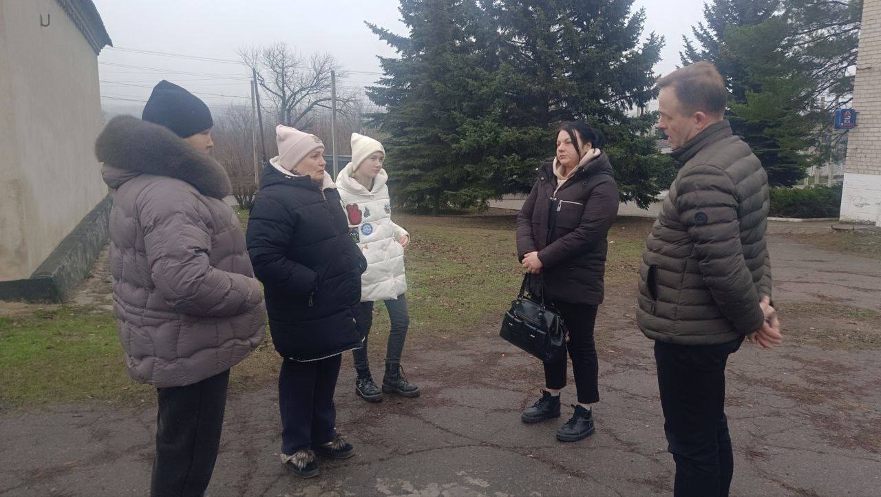 В рамках поручения Главы ДНР Дениса Пушилина, 18 декабря, первый заместитель руководителя Управы Кировского внутригородского района Администрации городского округа Макеевка Донецкой Народной Республики Алексей Еськов провел... В рамках поручения Главы ДНР Дениса Пушилина, 18 декабря, первый заместитель руководителя Управы Кировского внутригородского района Администрации городского округа Макеевка Донецкой Народной Республики Алексей Еськов провел...