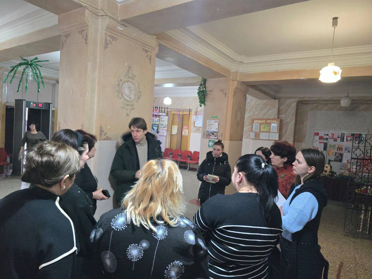 В рамках поручения Главы ДНР Дениса Пушилина, 18 декабря, первый заместитель руководителя Управы Кировского внутригородского района Администрации городского округа Макеевка Донецкой Народной Республики Алексей Еськов провел... В рамках поручения Главы ДНР Дениса Пушилина, 18 декабря, первый заместитель руководителя Управы Кировского внутригородского района Администрации городского округа Макеевка Донецкой Народной Республики Алексей Еськов провел...