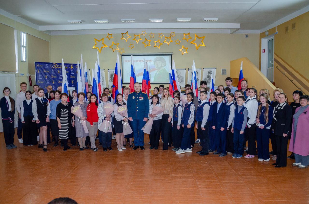 Торжественное закрытие Года Защитника Отечества в лицее "Престиж": встреча с Героем Российской Федерации Торжественное закрытие Года Защитника Отечества в лицее "Престиж": встреча с Героем Российской Федерации