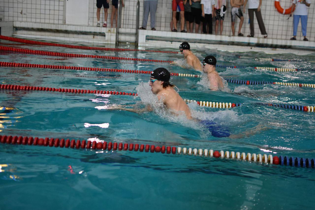Более 300 спортсменов приняли участие в соревнованиях по плаванию в Донецке Более 300 спортсменов приняли участие в соревнованиях по плаванию в Донецке