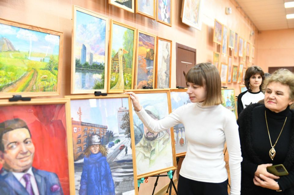 24 декабря в Макеевке состоялось награждение победителей городского конкурса юных художников «Донбасс – моя любовь» 24 декабря в Макеевке состоялось награждение победителей городского конкурса юных художников «Донбасс – моя любовь»