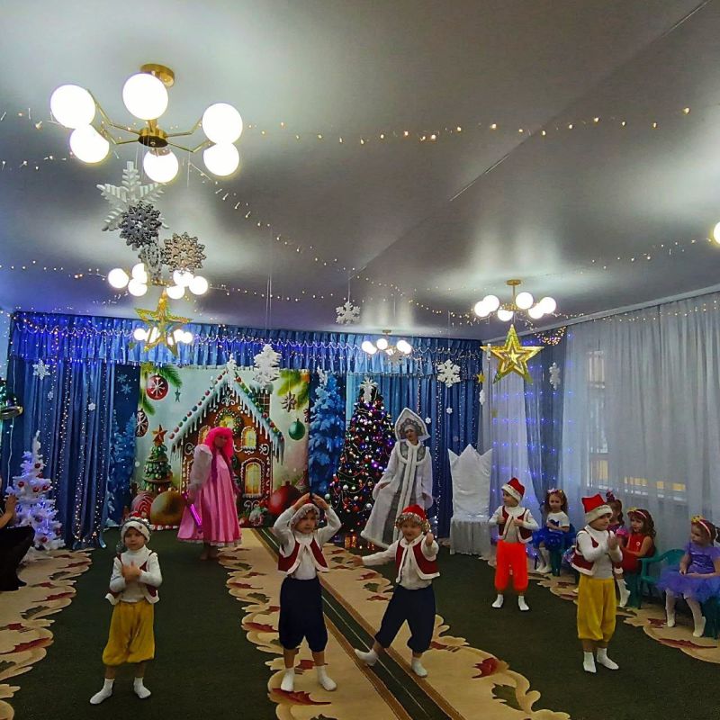 В канун Нового года в каждую группу ГКДОУ «ДЕТСКИЙ САД № 186 Г.О МАКЕЕВКА» ДНР пришла добрая, красивая, волшебная сказка В канун Нового года в каждую группу ГКДОУ «ДЕТСКИЙ САД № 186 Г.О МАКЕЕВКА» ДНР пришла добрая, красивая, волшебная сказка