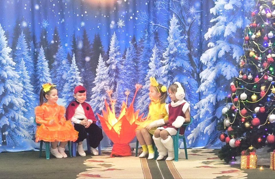 В канун Нового года в каждую группу ГКДОУ «ДЕТСКИЙ САД № 186 Г.О МАКЕЕВКА» ДНР пришла добрая, красивая, волшебная сказка В канун Нового года в каждую группу ГКДОУ «ДЕТСКИЙ САД № 186 Г.О МАКЕЕВКА» ДНР пришла добрая, красивая, волшебная сказка