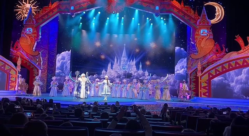 Юные жители Макеевки, чьи родители участвуют в специальной военной операции, были приглашены на Общероссийскую Ёлку в Государственный Кремлёвский дворец