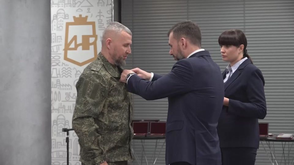 Александр Подгорный: Вручил государственные награды военнослужащим подразделений, которые сегодня освобождают территорию Республики на Красноармейском, Константиновском, Краснолиманском направлениях