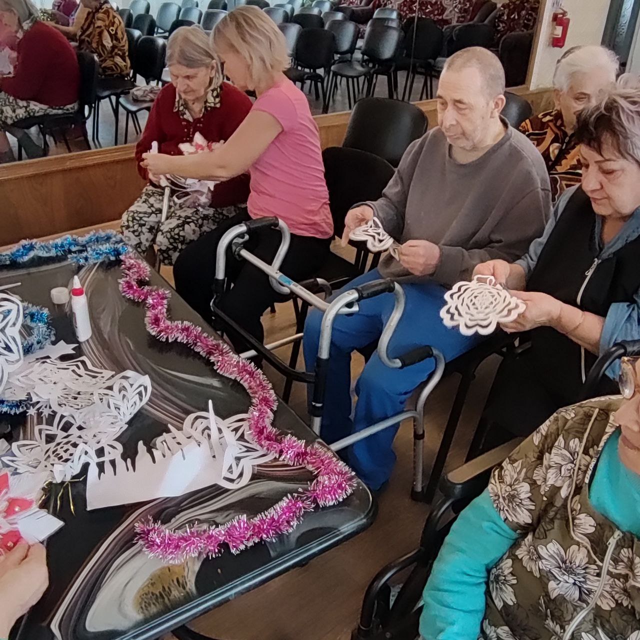 26 декабря, в преддверии самого волшебного праздника года — Нового года — в Государственном бюджетном учреждении социального обслуживания «Комплексный центр социального обслуживания населения Горняцкого района города... 26 декабря, в преддверии самого волшебного праздника года — Нового года — в Государственном бюджетном учреждении социального обслуживания «Комплексный центр социального обслуживания населения Горняцкого района города...