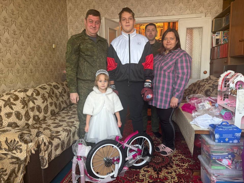 Руководитель следственного управления Кашин Роман Сергеевич исполнил мечты детей в рамках благотворительной акции «Ёлка желаний»