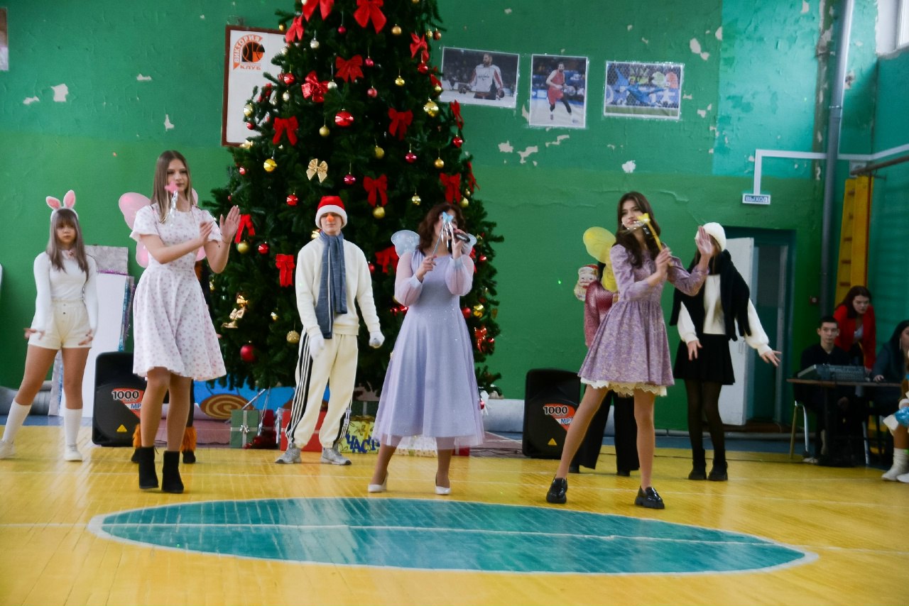 02 января 2026 года школьный театр "Душа" ГБОУ "СШ № 32 Г.О. МАКЕЕВКА" под руководством Марии Александровны Захаровой представил вниманию учащихся зимнюю сказку "Снеговик и украденный праздник" 02 января 2026 года школьный театр "Душа" ГБОУ "СШ № 32 Г.О. МАКЕЕВКА" под руководством Марии Александровны Захаровой представил вниманию учащихся зимнюю сказку "Снеговик и украденный праздник"