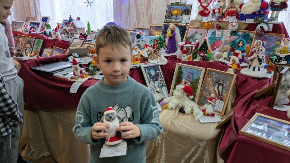 Учащиеся школ Макеевки погрузились в мир шерстяной сказки Учащиеся школ Макеевки погрузились в мир шерстяной сказки