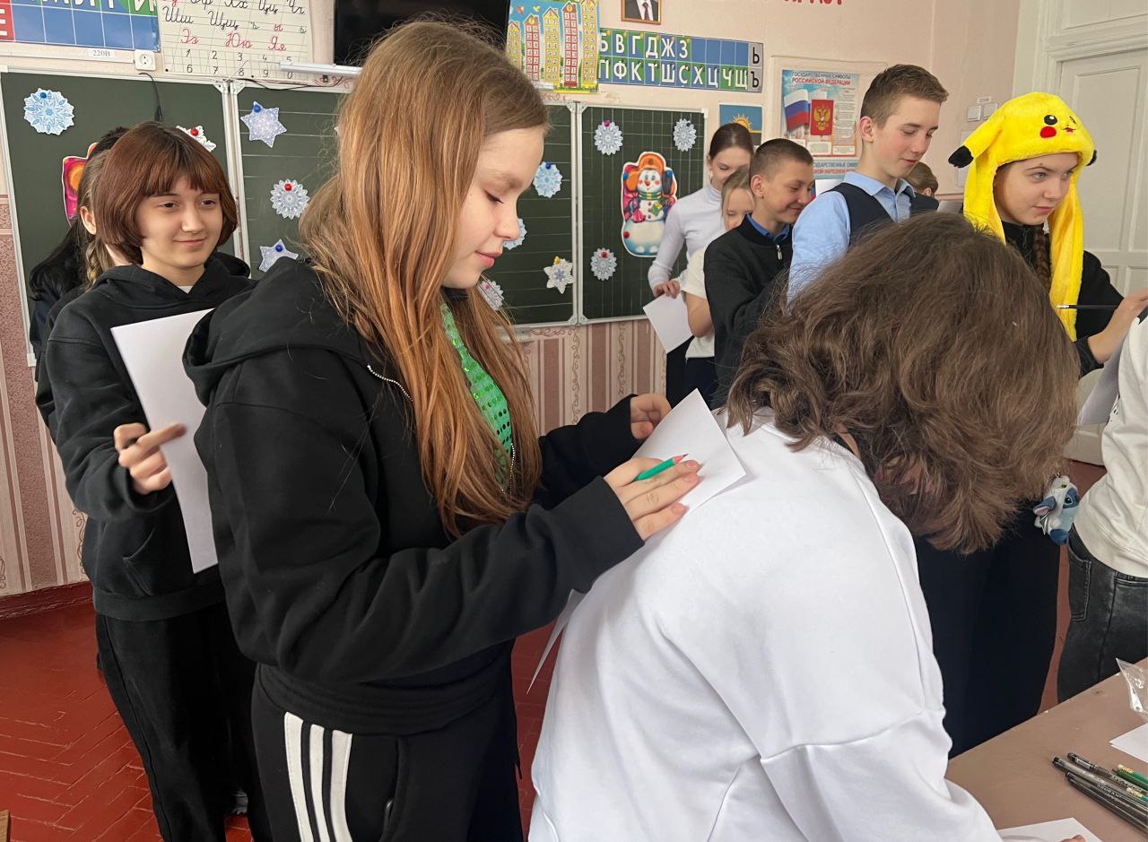 КАНИКУЛЫ – ВЕСЁЛАЯ ПОРА!. В дни зимних каникул учащиеся проводят время с пользой КАНИКУЛЫ – ВЕСЁЛАЯ ПОРА!. В дни зимних каникул учащиеся проводят время с пользой