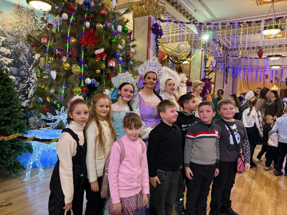 Зимние каникулы с пользой: макеевские школьники посещают музеи, театры и развлекательные центры