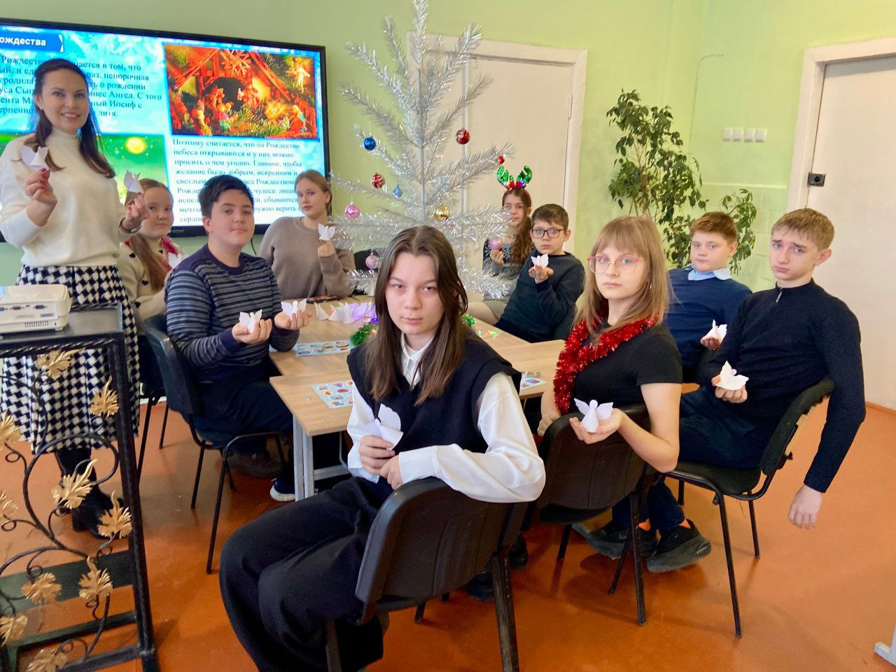 КАНИКУЛЫ – ВЕСЁЛАЯ ПОРА!. В дни зимних каникул учащиеся проводят время с пользой КАНИКУЛЫ – ВЕСЁЛАЯ ПОРА!. В дни зимних каникул учащиеся проводят время с пользой