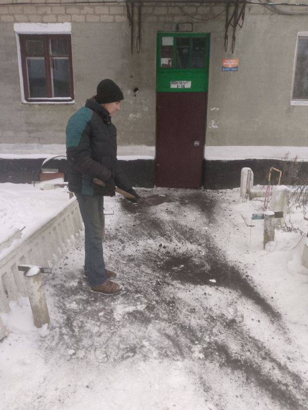 Уважаемые макеевчане!. В связи с ухудшением погодных условий и образованием гололедицы, коммунальные службы города работают в усиленном режиме Уважаемые макеевчане!. В связи с ухудшением погодных условий и образованием гололедицы, коммунальные службы города работают в усиленном режиме