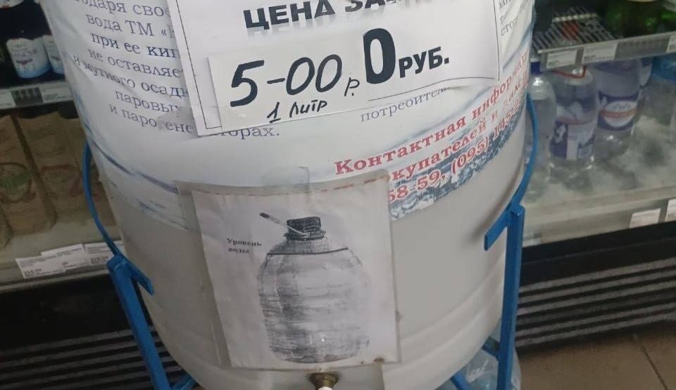 В сети сообщают о серьёзной наценке на питьевую воду в Макеевке