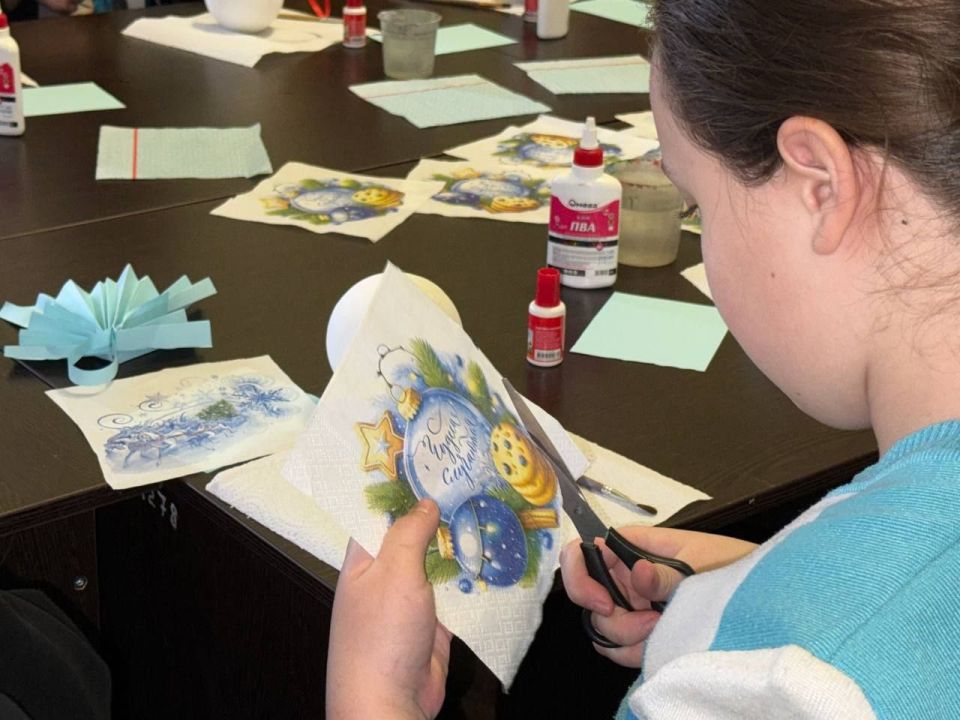 Новогодние занятия в художественном музее дарят детям творчество и праздник! Новогодние занятия в художественном музее дарят детям творчество и праздник!