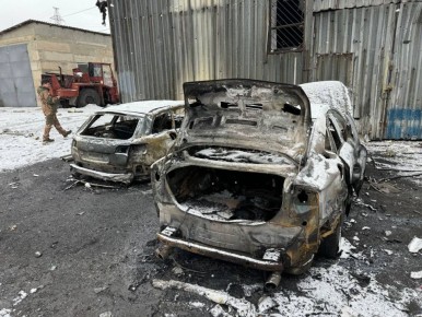 Атака БПЛА ВСУ на СТО в Макеевке привела к повреждению боксов и 15 автомобилей