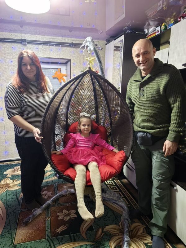 "Ёлка желаний" добралась до Донбасса "Ёлка желаний" добралась до Донбасса