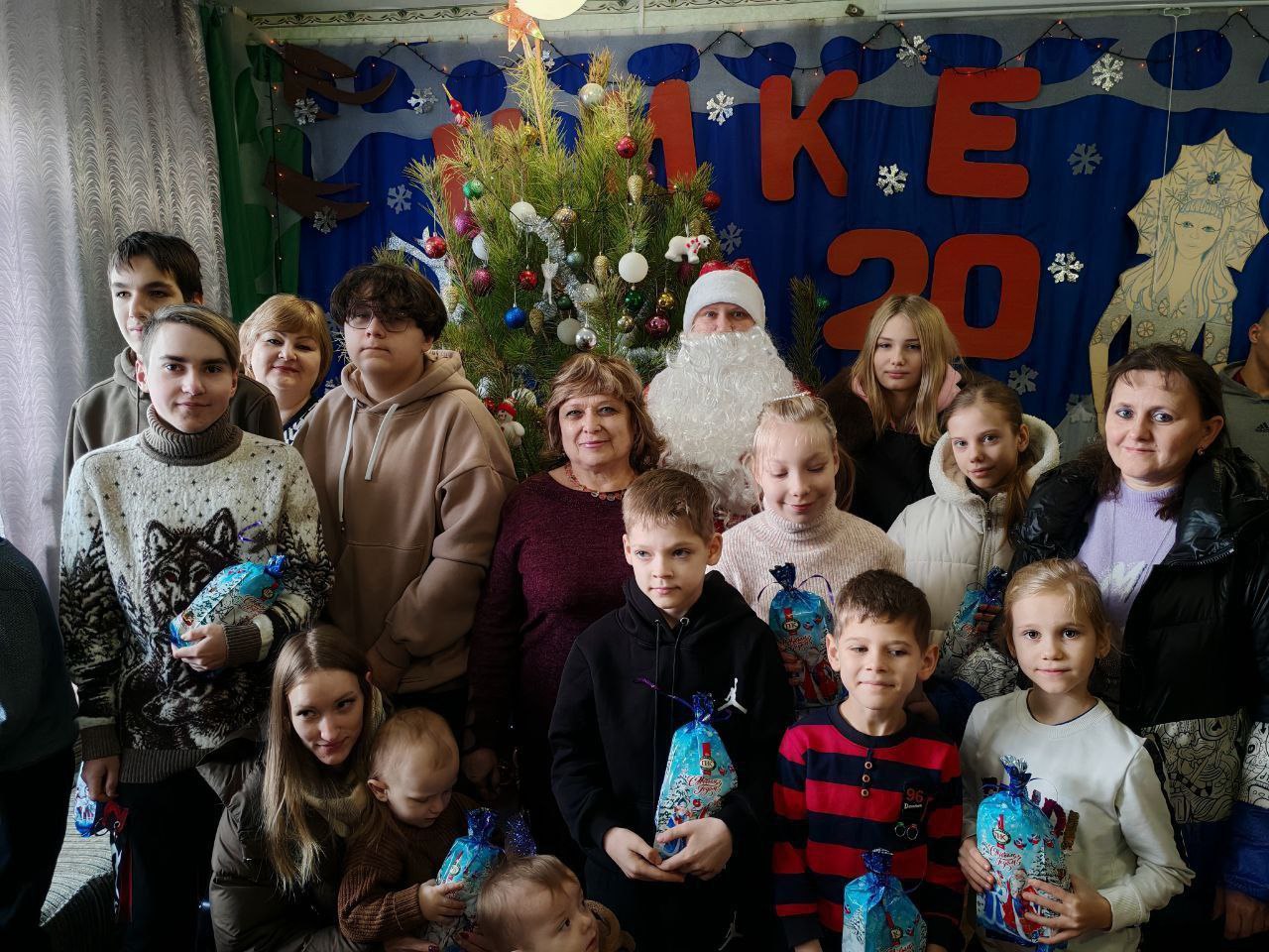 Сегодня, 14 января, в Макеевской местной общественной организации инвалидов «Ника плюс», прошло незабываемое мероприятие – утренник, посвященный Старому Новому году, для детей с ограниченными физическими возможностями, а... Сегодня, 14 января, в Макеевской местной общественной организации инвалидов «Ника плюс», прошло незабываемое мероприятие – утренник, посвященный Старому Новому году, для детей с ограниченными физическими возможностями, а...