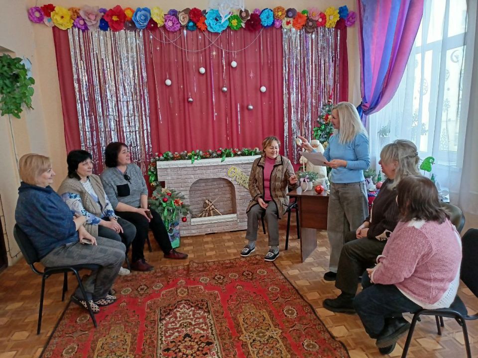 13 января для получателей социальных услуг ГБУ СО ЦСОН Червоногвардеского района города Макеевки проведен информационно-познавательный час «Старый Новый год спешит к нам в гости» 13 января для получателей социальных услуг ГБУ СО ЦСОН Червоногвардеского района города Макеевки проведен информационно-познавательный час «Старый Новый год спешит к нам в гости»