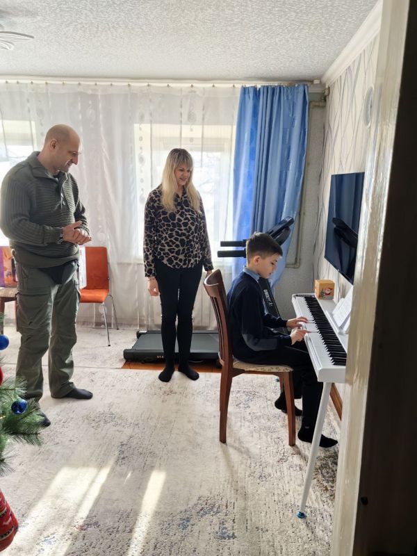 "Ёлка желаний" добралась до Донбасса "Ёлка желаний" добралась до Донбасса