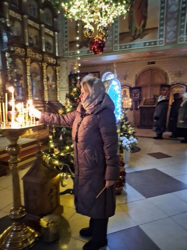 Православные верующие особо почитают этот праздник – светлый, духоподъемный, пробуждающий самые возвышенные чувства и эмоции Православные верующие особо почитают этот праздник – светлый, духоподъемный, пробуждающий самые возвышенные чувства и эмоции