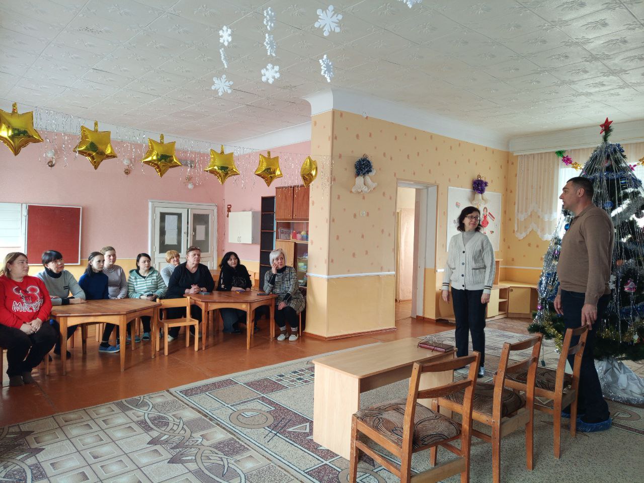 13 января депутат Макеевского городского совета Константин Чертов совместно с представителями «Макеевского ПУВКХ» ГУП ДНР «Вода Донбасса» провел встречу с трудовым коллективом ГКДОУ «Детский сад № 41 общеразвивающего вида... 13 января депутат Макеевского городского совета Константин Чертов совместно с представителями «Макеевского ПУВКХ» ГУП ДНР «Вода Донбасса» провел встречу с трудовым коллективом ГКДОУ «Детский сад № 41 общеразвивающего вида...