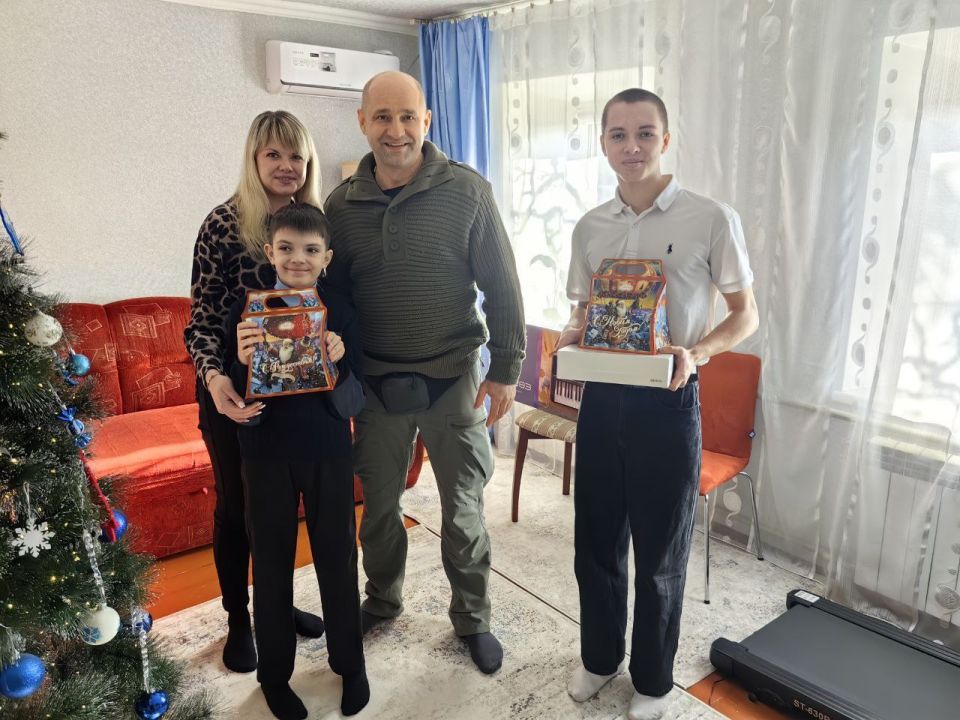 "Ёлка желаний" добралась до Донбасса "Ёлка желаний" добралась до Донбасса