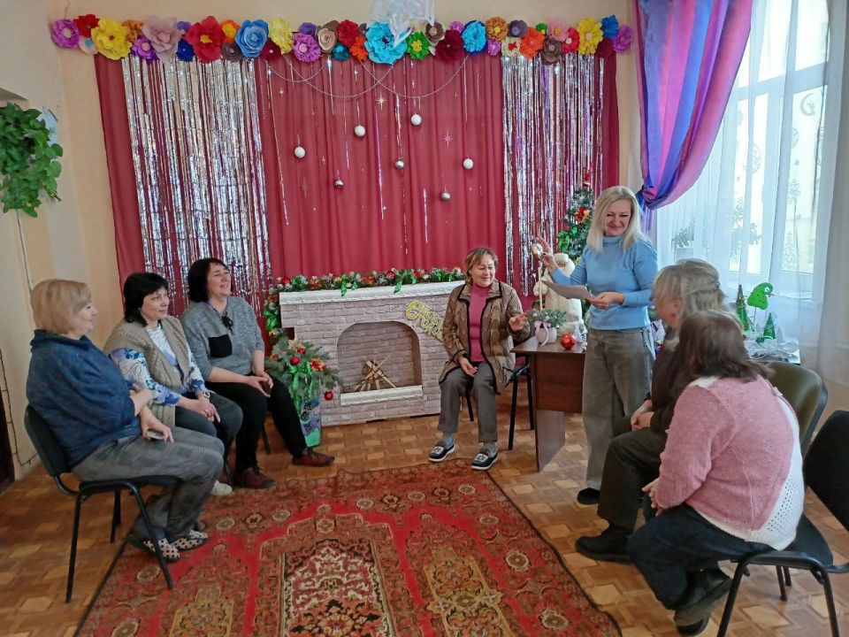 13 января для получателей социальных услуг ГБУ СО ЦСОН Червоногвардеского района города Макеевки проведен информационно-познавательный час «Старый Новый год спешит к нам в гости» 13 января для получателей социальных услуг ГБУ СО ЦСОН Червоногвардеского района города Макеевки проведен информационно-познавательный час «Старый Новый год спешит к нам в гости»