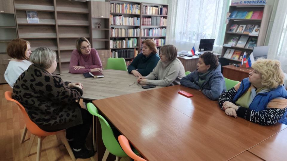 Сегодня, 14 января, депутат Макеевского городского совета Татьяна Репунова провела встречу с коллективом Юношеской библиотеки №20 МБУ «Центральная библиотечная система г. Макеевки», в рамках поручения Главы ДНР Дениса... Сегодня, 14 января, депутат Макеевского городского совета Татьяна Репунова провела встречу с коллективом Юношеской библиотеки №20 МБУ «Центральная библиотечная система г. Макеевки», в рамках поручения Главы ДНР Дениса...