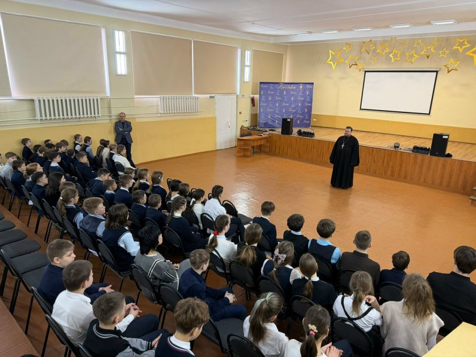 Ценные знания о Крещении Господнем: беседа с протоиереем Ильей для лицеистов Ценные знания о Крещении Господнем: беседа с протоиереем Ильей для лицеистов