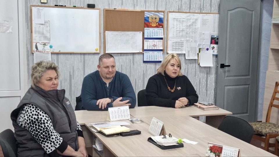 15 января руководитель Управы Горняцкого внутригородского района Администрации городского округа Макеевка Олеся Осатюк совместно депутатом Народного Совета ДНР Максимом Королюком провела встречу с трудовым коллективом ГБОУ...