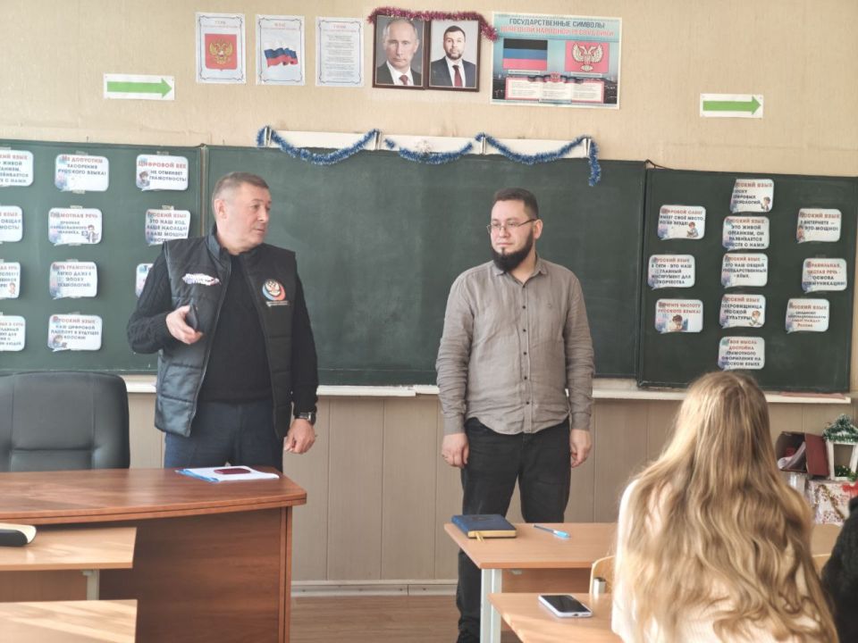 Встречи депутатов Народного Совета с трудовыми коллективами в Макеевке и Донецке Встречи депутатов Народного Совета с трудовыми коллективами в Макеевке и Донецке