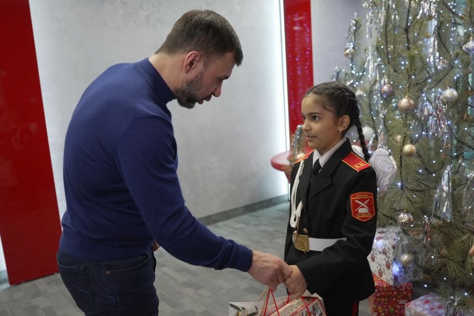 Александр Подгорный: В рамках Всероссийской акции «Елка желаний» исполнили 1628 желаний детей из разных муниципалитетов Донецкой Народной Республики Александр Подгорный: В рамках Всероссийской акции «Елка желаний» исполнили 1628 желаний детей из разных муниципалитетов Донецкой Народной Республики