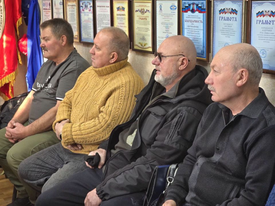 Дмитрий Огилец провел встречу с ветеранами боевых действий Макеевки Дмитрий Огилец провел встречу с ветеранами боевых действий Макеевки