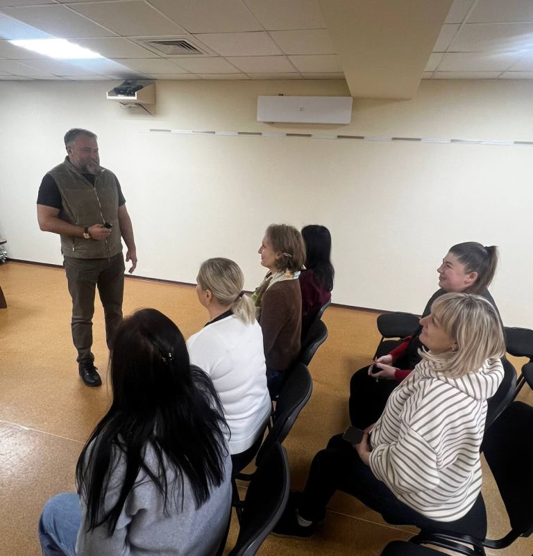 Сегодня, 21 января, в рамках поручения Главы Республики Дениса Пушилина, депутат Макеевского городского совета Геннадий Гальчук провел встречу по адресу: г. Макеевка, ул. 250-летия Донбасса, 74