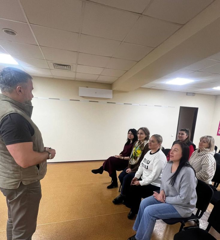 Сегодня, 21 января, в рамках поручения Главы Республики Дениса Пушилина, депутат Макеевского городского совета Геннадий Гальчук провел встречу по адресу: г. Макеевка, ул. 250-летия Донбасса, 74 Сегодня, 21 января, в рамках поручения Главы Республики Дениса Пушилина, депутат Макеевского городского совета Геннадий Гальчук провел встречу по адресу: г. Макеевка, ул. 250-летия Донбасса, 74