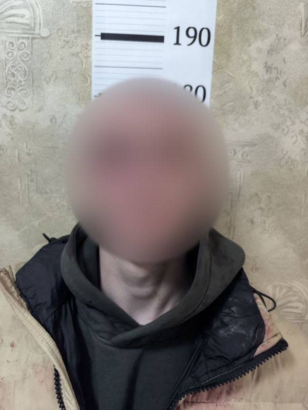 В Макеевке полицейские по горячим следам задержали грабителей В Макеевке полицейские по горячим следам задержали грабителей