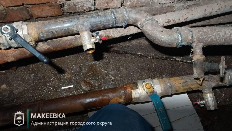 Аварийные бригады Югры помогают макеевским коммунальщикам устранять ЧП на объектах ЖКХ Аварийные бригады Югры помогают макеевским коммунальщикам устранять ЧП на объектах ЖКХ